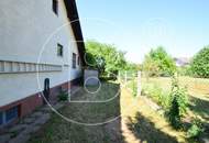 Großes Eckgrundstück mit renovierungsbedürftigem Haus!