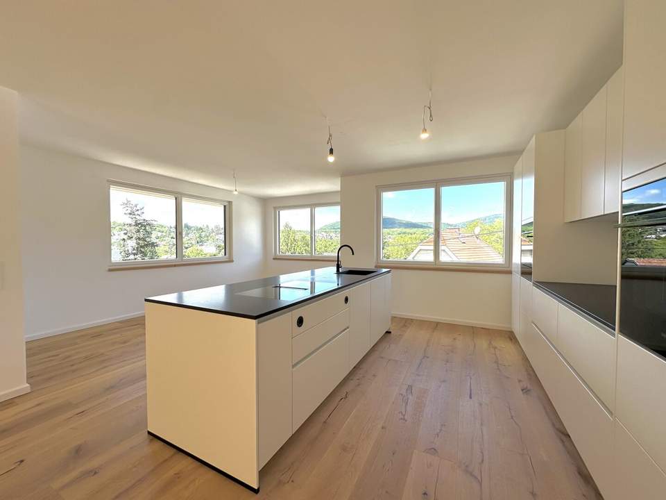 Erstbezug: Gartenwohnung mit Hausflair – Stellplatz mit E-Ladestation-Vorbereitung & großzügiger Panoramaterrasse