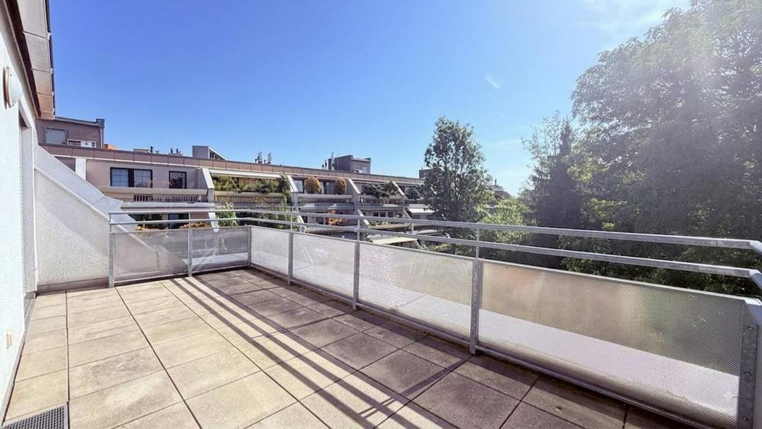 Klimatisierte, hochwertige Neubauwohnung mit großer Terrasse und Grünblick!!!