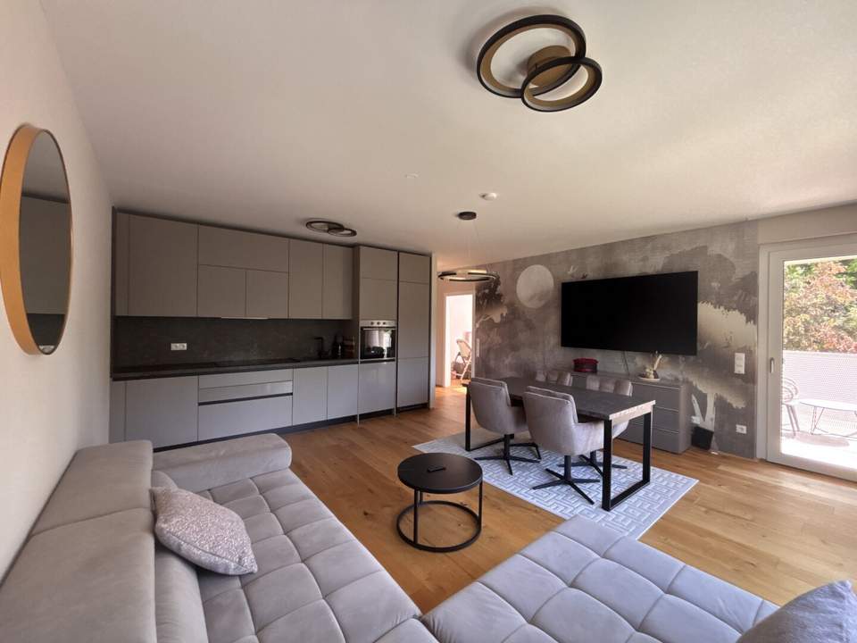 Luxury Living zwischen Bahnhof und Innenstadt | Exklusiv möbliert | Sofort bezugsfertig | Freier Grünblick | Loggia