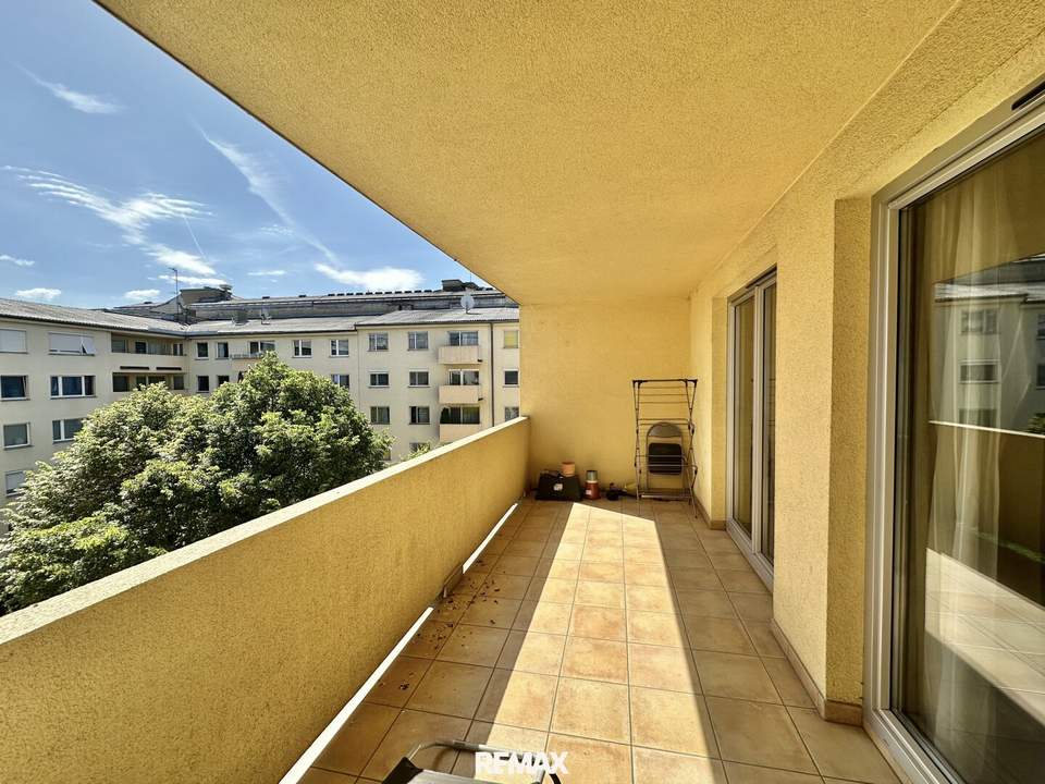 Große, helle 3-Zimmer-Wohnung mit sonniger Loggia in ruhiger Innenhoflage