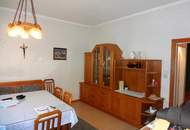 PREISREDUZIERT! Geräumiges Einfamilienhaus am Stadtrand mit Nebengebäude !
