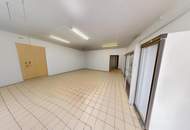 Stadthaus in Rechnitz! Bestehend aus einer Stadtwohnung und einem vermieteten Gewerbelokal im Erdgeschoß!