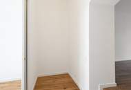 ÜBER 4 METER RAUMHÖHE II TERRASSE HOFSEITIG II PRESTIGE UND ELEGANZ II WOHNEN IM DENKMALGESCHÜTZEN MÖDLINGER STADTJUWEL II FUSSGÄNGERZONE