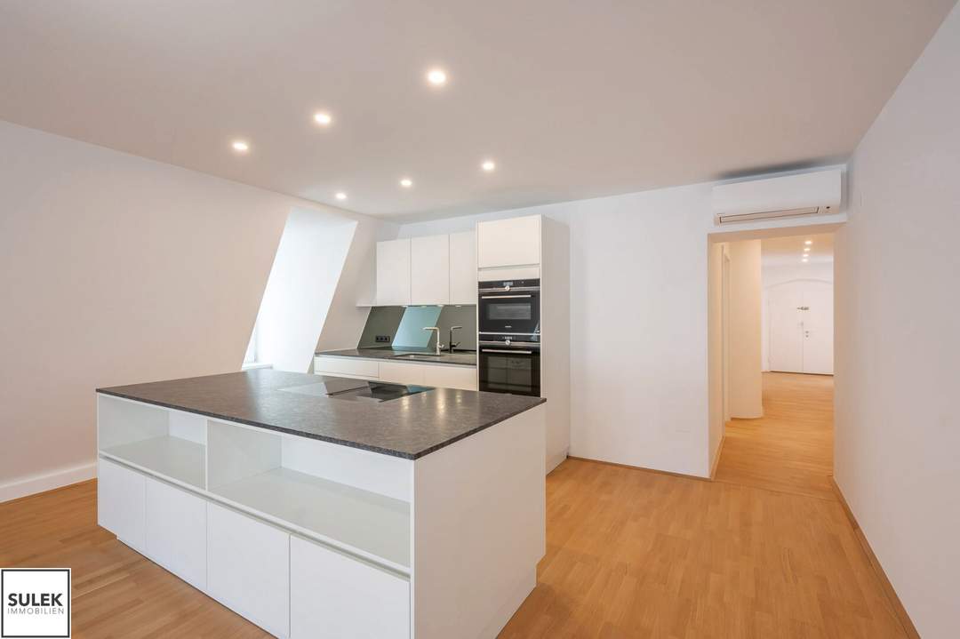 traumhafte 3 Zimmer DG-Wohnung mit großem Wohnsalon in Bestlage * mit Blick zum Stephansdom *