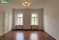 Großzügige Altbauwohnung, frisch ausgemalt, neuwertige Küche, an der Hauptstraße & 1 Zimmer Richtung Hinterhof gelegen, mit guter Raumaufteilung.