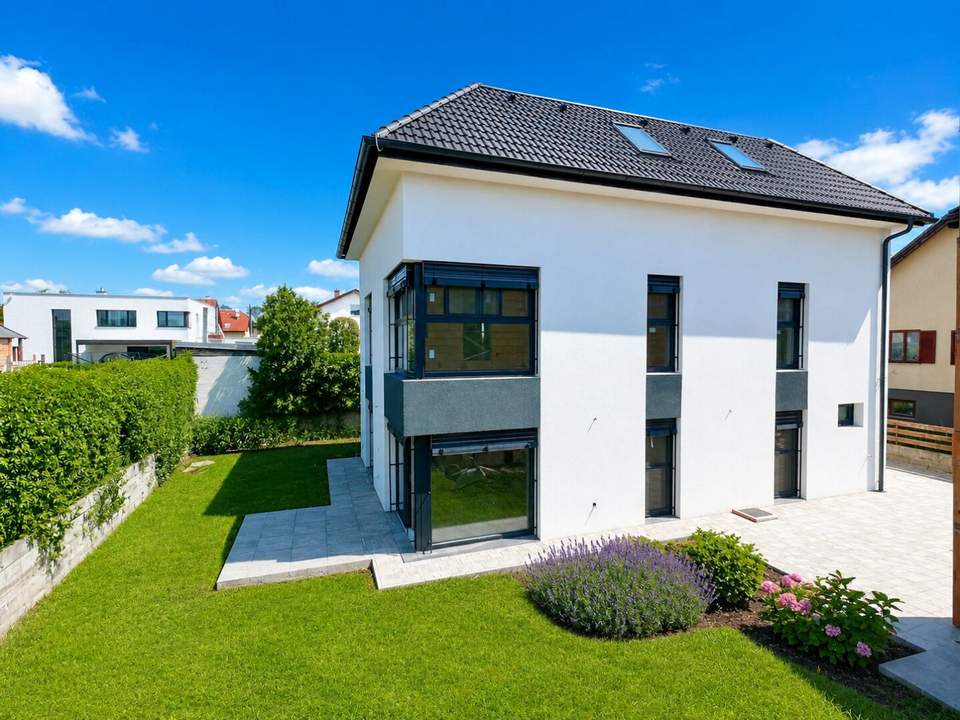 ERSTBEZUG!: Luftwärmepumpe/Fußbodenheizung I 2 Stellplätze + 1 Elektro Stellplatz I ca. 217m2 Außenfläche I 6 Schlafzimmer I