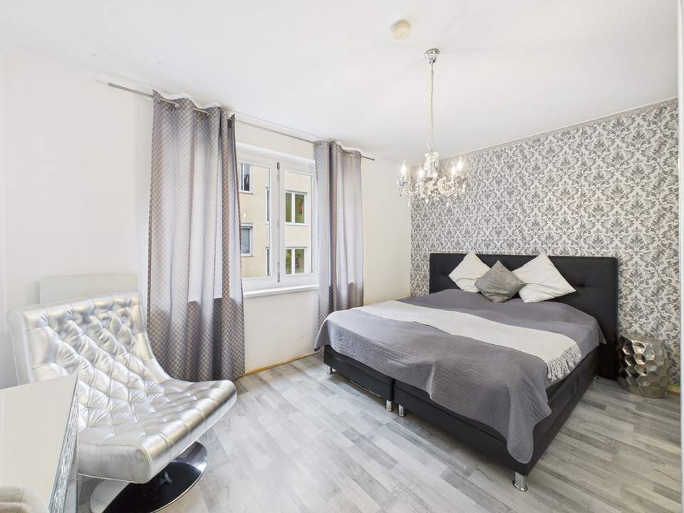 Schöne Wohnung mit 2 Schlafzimmer und Loggia in zentraler aber ruhiger Wohngegend