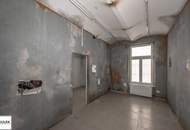 Geschäftslokal mit breiter Straßenfront, großen Schaufensterflächen und flexiblem Grundriss nahe Mariahilferstraße