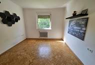 SOLIDES WOHNHAUS MIT NEBENGEBÄUDE