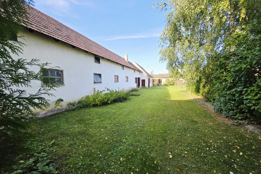 Großzügige und ruhig gelegene Liegenschaft mit Wohnhaus, umfangreichen Nebengebäuden und großem, massivem Schuppen in Unterretzbach, Haus-kauf, 249.000,€, 2074 Hollabrunn