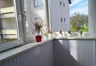 Gepflegte, helle 4 Zi-Whg mit großen, verglasten Balkon (Loggia) und Carportplatz