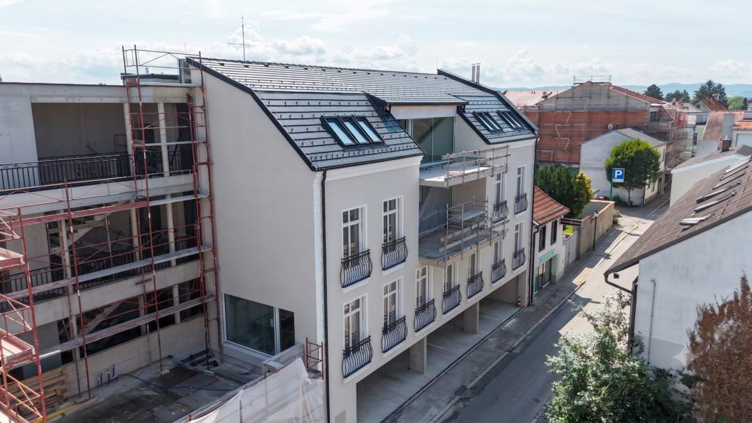 Luxus-Dachgeschosswohnung / Neubau-Erstbezug / Großer Balkon / KFZ-Stellplatz