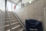 Viel barrierefreier Wohnraum, Platz für gemeinsame Werte und Indoor-Pool // Much barrier-free living-space, room for shared values, and indoor pool //