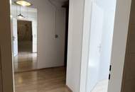 Großzügige 2-Zimmer Wohnung (etwas abgewohnt). WG-geeignet. Studentenhit, Pendler etc.