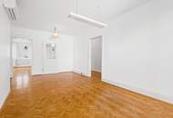 "mit Blick auf die St Elisabeth Kirche mit Terrasse"