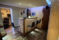 PALMEN, POOL und BARBEQUE