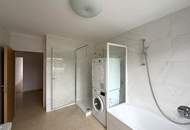 Klimatisierte Dachgeschosswohnung mit 4 Schlafzimmer und Garage // Air-conditioned attic apartment with 4 bedrooms and garage //