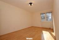 Helle 3-Zimmer-Wohnung mit französischem Fenster, Lift & vollausgestatteter Einbauküche