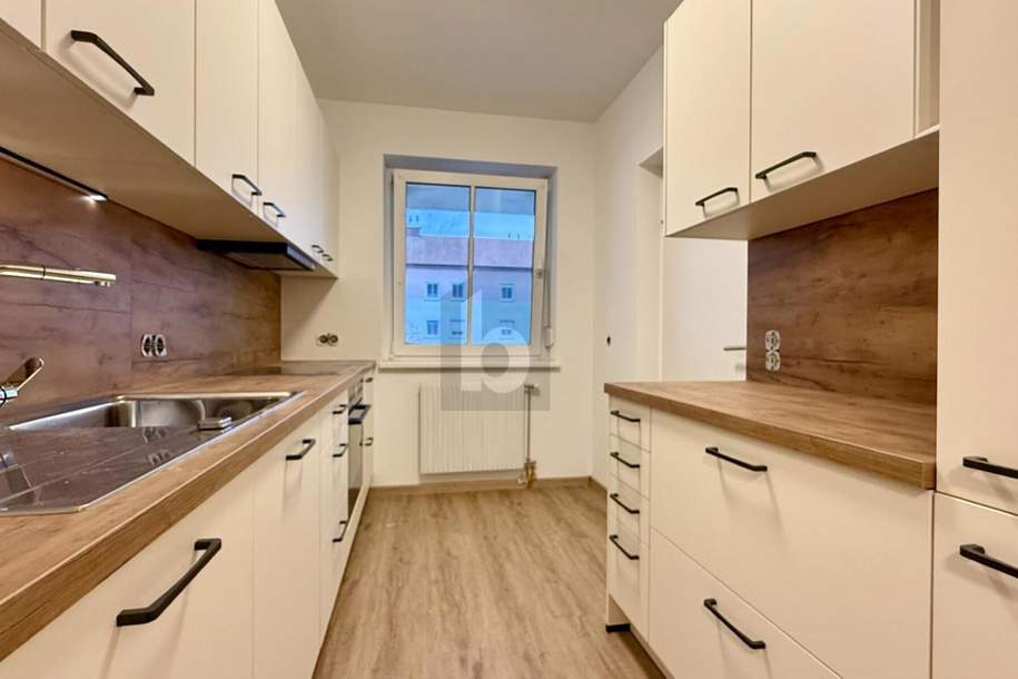 ERSTBEZUG NACH KOMPLETTSANIERUNG - MIT BALKON UND GARAGE, Wohnung-miete, 790,00,€, 7000 Eisenstadt(Stadt)