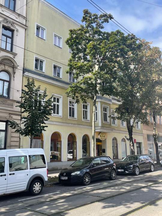 Entwicklungsobjekt in ausgezeichneter Lage beim U3 Hütteldorfer Straße! Bestandsfrei