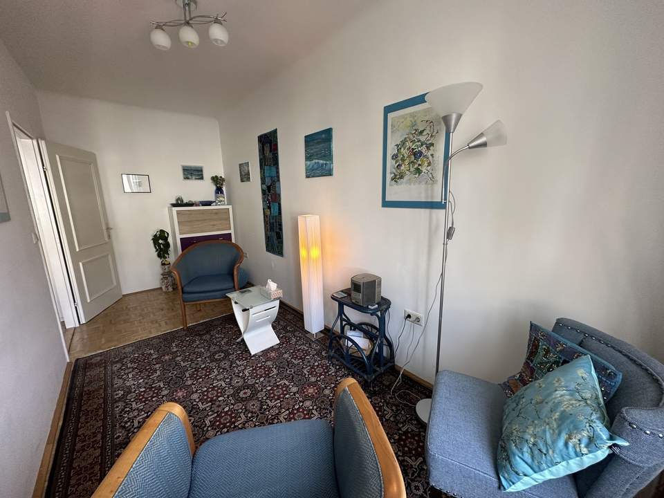 2,5-Zimmer Wohnung im 3. Stock mit Lift in zentraler Lage! WG-geeignet!