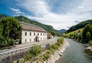 Historischer Vierkanthof mit einem Gastrolokal, Apartments, Mietwohnungen und großem Entwicklungspotential