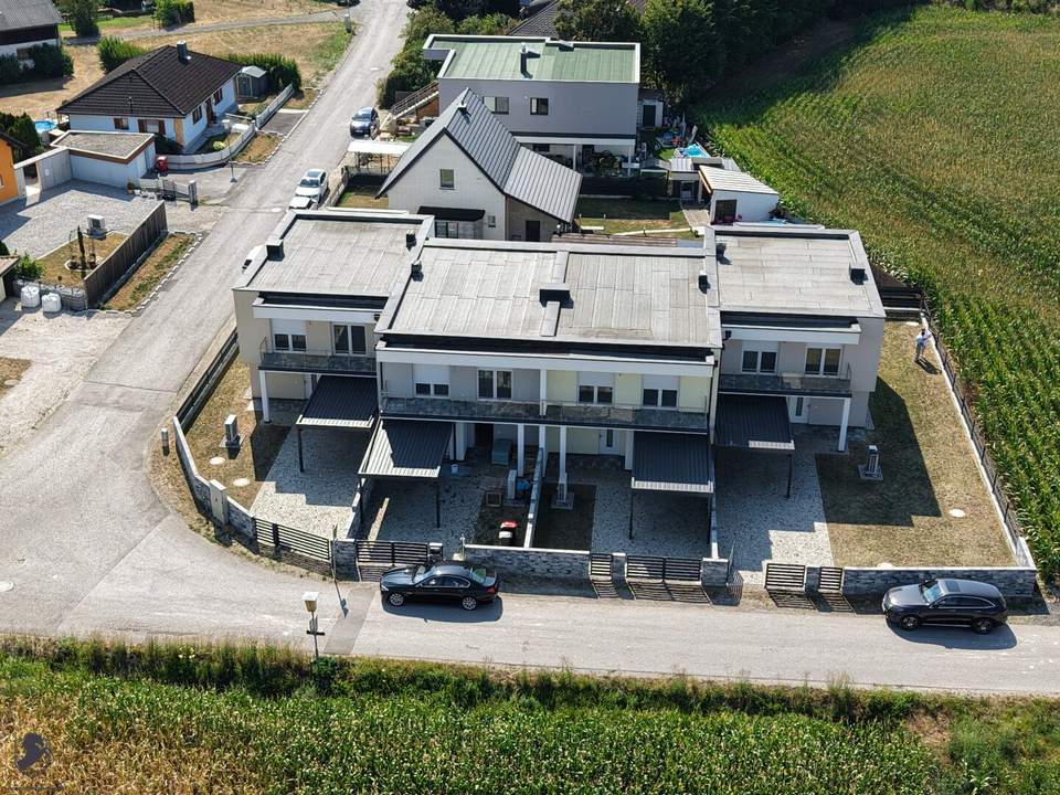 Drei moderne Reihenhäuser mit 4 Schlafzimmern, Garten, Garage und Carport – Erstbezug in Rennersdorf