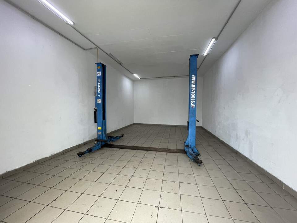 PROVISIONSFREI!!! Große Halle, Werkstatt, Lager 40m² mit Hebebühne N3