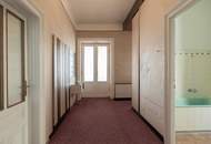Südseitiger Altbau mit schönem Ausblick! Sanierungsbedürftige 3,5-Zimmer-Wohnung im 3. Stock