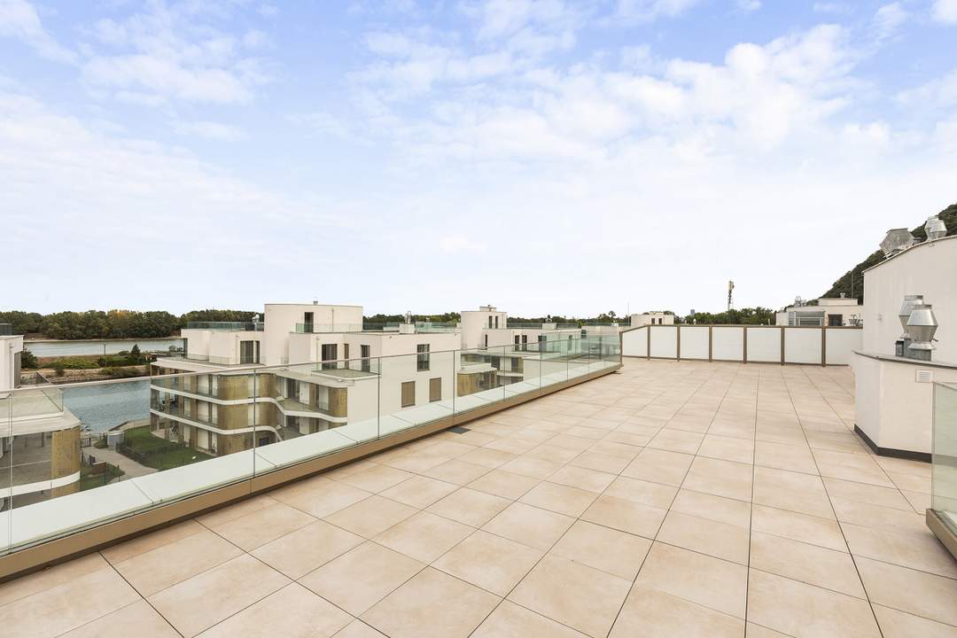 Meisterstück moderner Architektur: Penthouse mit 230m2 Terrasse &amp; Wasserblick