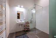 Exklusive Altbauwohnung mit hofseitigem Schlafzimmer und kleinem Balkon