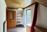 Zweifamilienhaus in ruhiger Alleinlage mit hervorragender Raumaufteilung und modernisiertem Erdgeschoss