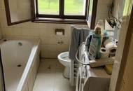 7,6 % Rendite – vermietete Doppelhaushälfte mit zusätzlicher Wohneinheit zur Renovierung und Selbstnutzung.