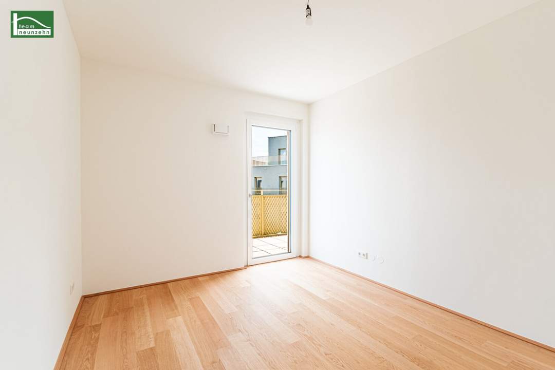 Alles was man sich wünscht – kostengünstige Heizung/“Kühlung“ über Erdwärme, PV-Anlage, weitläufige Grünflächen