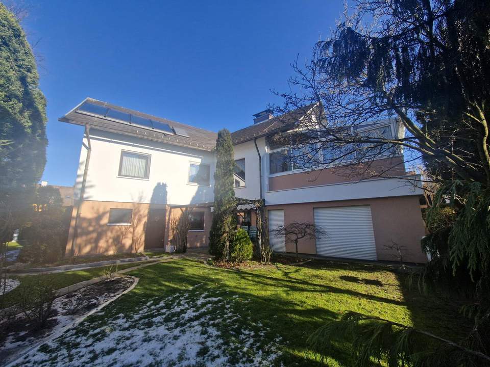 HOCHWERTIGES, SEHR GEPFLEGTES EINFAMILIENHAUS IN AUSGEZEICHNETER, SEHR RUHIGER WOHNLAGE MIT INDOORPOOL, SAUNA, TRAUMHAFTEM WINTERGARTEN SOWIE HERRLICHEM GARTEN SAMT ALTBAUMBESTAND