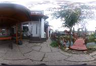 Einfamilienhaus mit drei eigenständigen Wohnungen und einzigartigem Erlebnisgarten