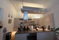 PRESTIGETRÄCHTIGER STILALTBAU AM GRABEN UND NEBEN DER PETERSKIRCHE