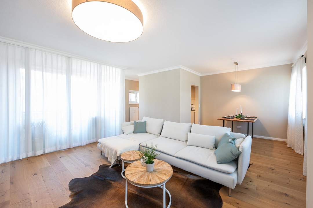Hochwertige Familienwohnung mit 2 Balkonen und Tiefgaragenplatz!