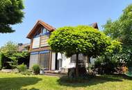Lichtdurchflutetes Passivhaus mit Garage und Carport