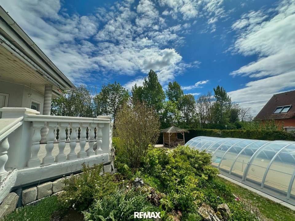 Großzügiges Wohnhaus mit Pool, Heimkino und Sauna in ruhiger Lage!