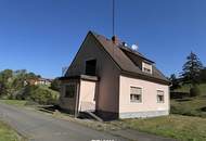 Sanierungsbedürftiges Wohnhaus mit großem Grundstück