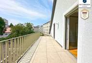 Urban Summer Vibes: DG-Wohnung mit 19m² Balkon und Steinertor-Blick