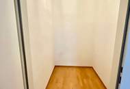 Neuer Preis!! Gut geschnittene 2-Zimmer Wohnung in absoluter Hofruhelage im ersten Stock