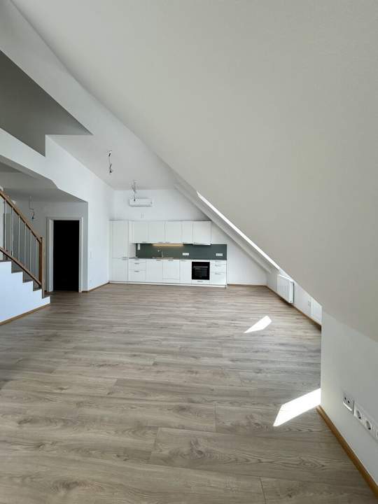 Luxuriöse Dachgeschoßwohnung in Klosterneuburg: Erstbezug mit Terrasse und Klimaanlage!