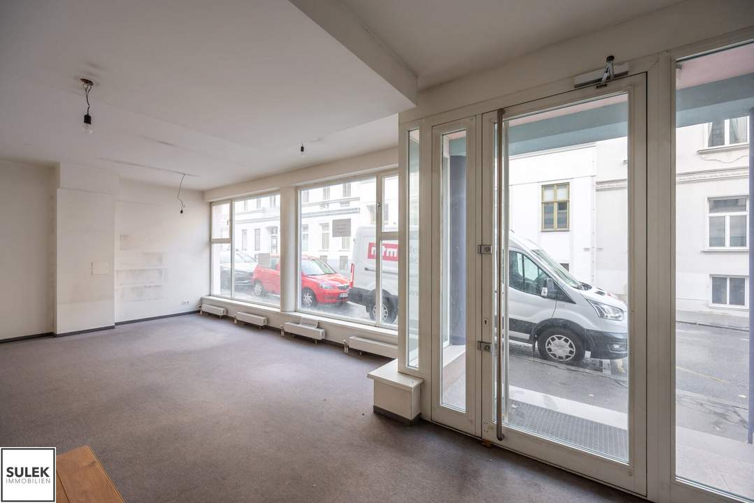 ** ab sofort: ein rd. 238 m² großes Geschäftslokal mit großer Straßenfront, 5 Räume **