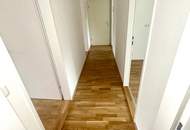 Ein Zuhause zum Verlieben: 4-Zimmer-Wohnung mit sonnigem Grünblick, lichtdurchfluteten Räumen, hochwertig saniertem Badezimmer, großzügiger Küche & viel Platz für Familien!