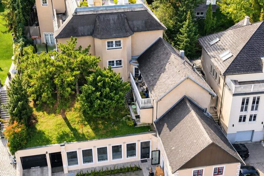 Außergewöhnliche Investmentliegenschaft in Neustift am Walde – ehemalige Pension mit ca. 300 m² großer Wohnung &amp; Indoorpool, Gewerbeobjekt-kauf, 1190 Wien 19., Döbling