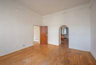 **Hannovermarkt** Renovation Opportunity: 3-Room Period Apartment with Airbnb Potential