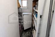 Renovierungsbedürftiges Haus mit zwei Wohneinheiten und viel Lagerfläche zu verkaufen!